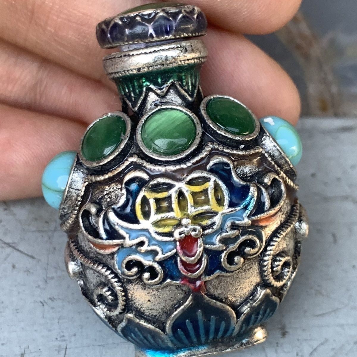Vintage Collectible Bottles - ヴィンテージ七宝焼きブロンズ嗅ぎタバコ瓶、ミニ携帯嗅ぎタバコ道具、アンティークコレクターズアイテム
