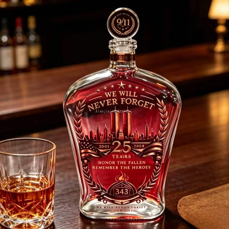 アンティーク調のエンボス加工が施されたガラス製デキャンタ、手 - Vintage Collectible Liquor Bottles のレビューと価格