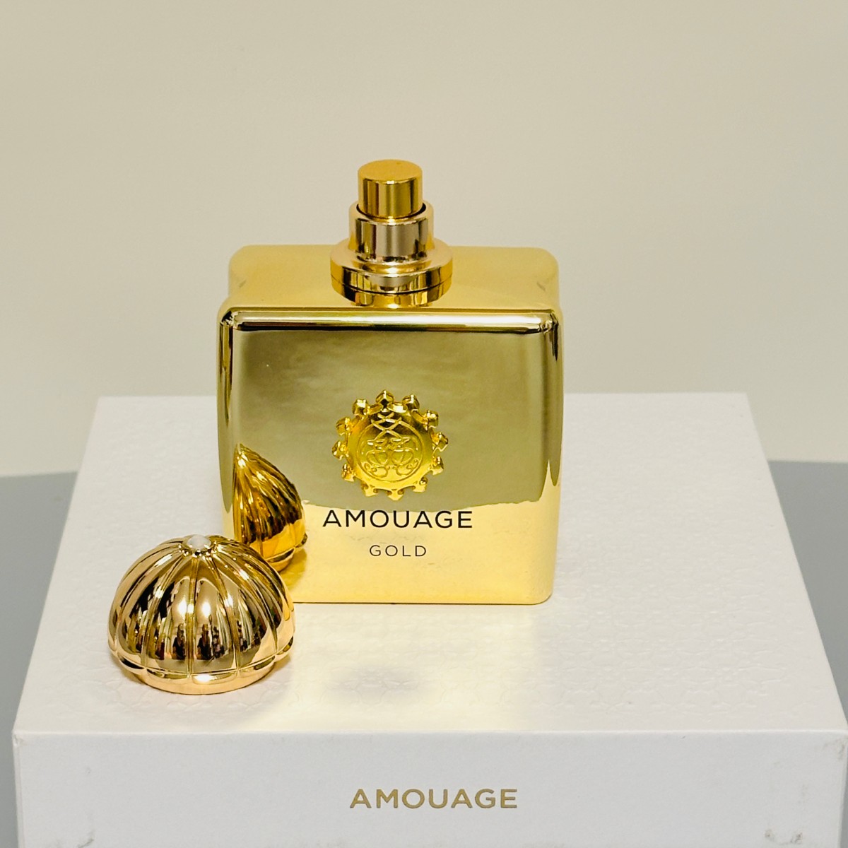 アムアージュ ゴールド ウーマン EDP 100ml 3.4 - Vintage Collectible Bottles のレビューと価格